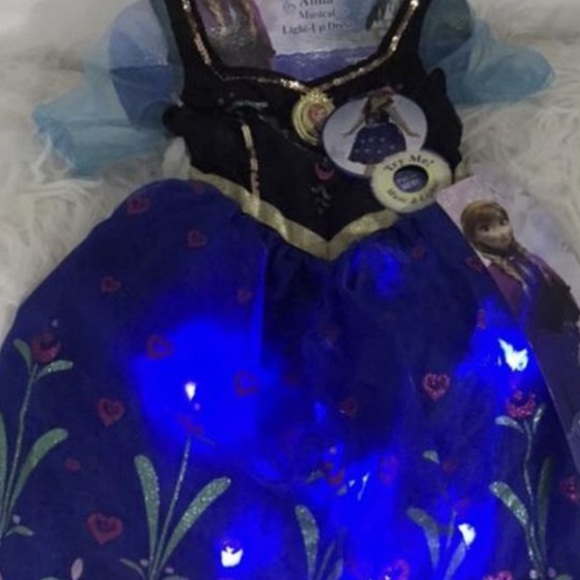 Anna dress from Disney NWT - Picture 8 of 8
